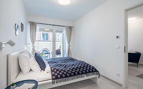 Modern Apt In Authentic Central Area